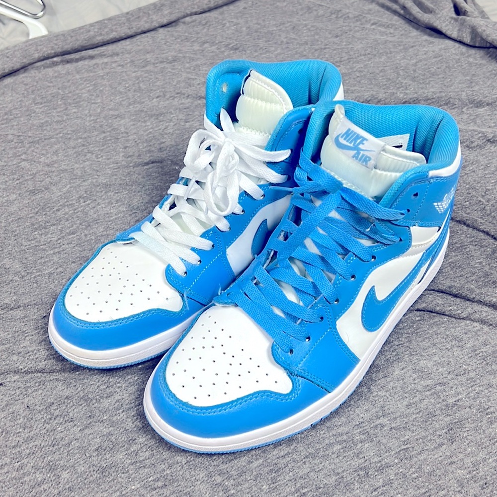 Air Jordan 1 Retro - UNC. Size 9.5.